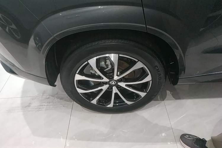 Used CHANGAN UNI-Z New Energy 2024 Blue Whale Smart Electric iDD 125km Beyond Edition Right Rear Wheel Hub