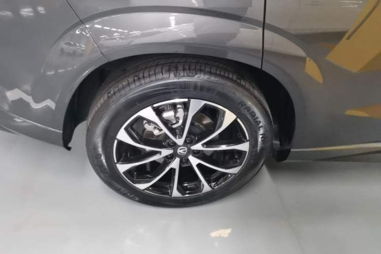 Used CHANGAN UNI-Z New Energy 2024 Blue Whale Smart Electric iDD 125km Beyond Edition Right Rear Wheel Hub