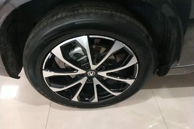 Used CHANGAN UNI-Z New Energy 2024 Blue Whale Smart Electric iDD 125km Beyond Edition Right Rear Wheel Hub