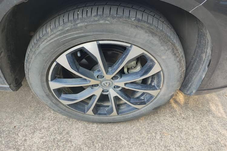 Used CHANGAN UNI-Z New Energy 2024 Blue Whale Smart Electric iDD 125km Beyond Edition Right Rear Wheel Hub