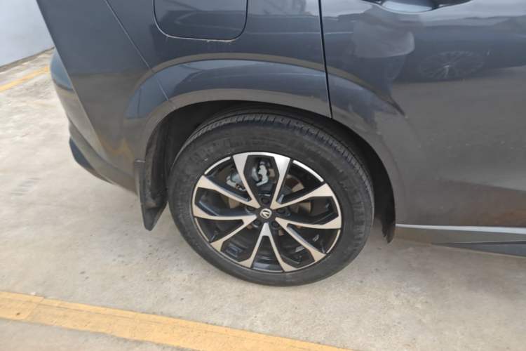 Used CHANGAN UNI-Z New Energy 2024 Blue Whale Smart Electric iDD 125km Beyond Edition Right Rear Wheel Hub