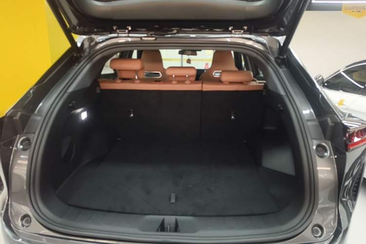 Used CHANGAN UNI-Z New Energy 2024 Blue Whale Smart Electric iDD 125km Leading Model Trunk