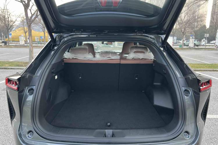 Used CHANGAN UNI-Z New Energy 2024 Blue Whale Smart Electric iDD 125km Beyond Edition Trunk