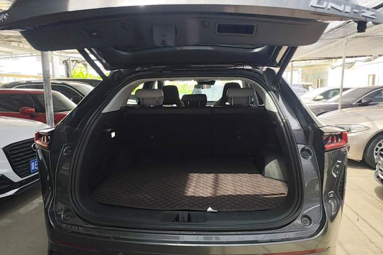 Used CHANGAN UNI-Z New Energy 2024 Blue Whale Smart Electric iDD 125km Excellence Model Trunk