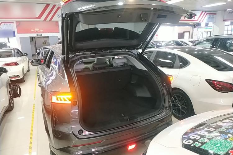 Used CHANGAN UNI-Z New Energy 2024 Blue Whale Smart Electric iDD 125km Beyond Edition Trunk
