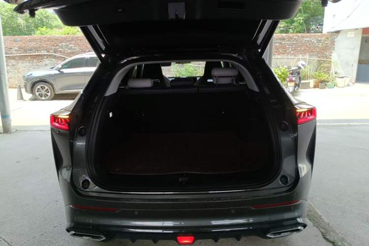 Used CHANGAN UNI-Z New Energy 2024 Blue Whale Smart Electric iDD 125km Excellence Model Trunk