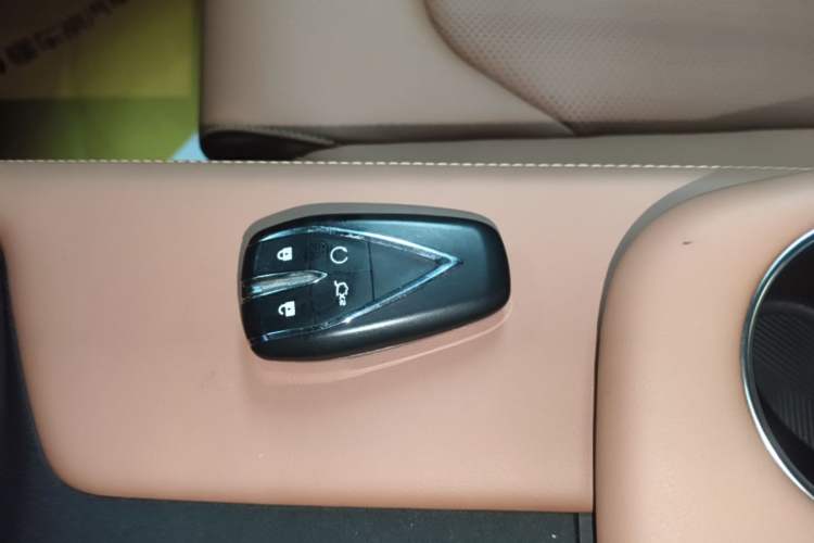 Used CHANGAN UNI-Z New Energy 2024 Blue Whale Smart Electric iDD 125km Leading Model Vehicle Key