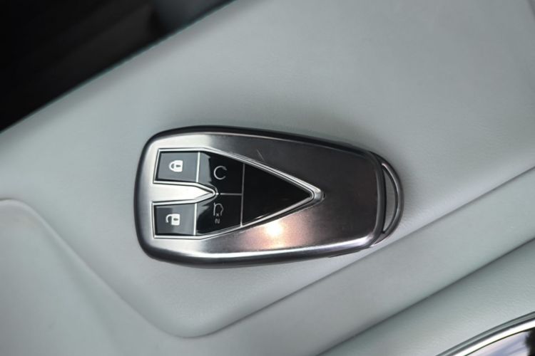 Used CHANGAN UNI-Z New Energy 2024 Blue Whale Smart Electric iDD 125km Beyond Edition Vehicle Key