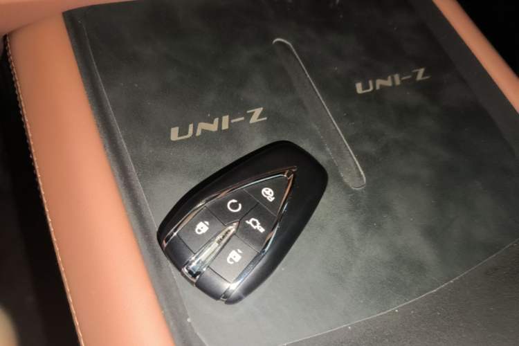 Used CHANGAN UNI-Z New Energy 2024 Blue Whale Smart Electric iDD 125km Excellence Model Vehicle Key