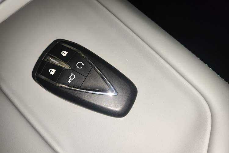 Used CHANGAN UNI-Z New Energy 2024 Blue Whale Smart Electric iDD 125km Beyond Edition Vehicle Key