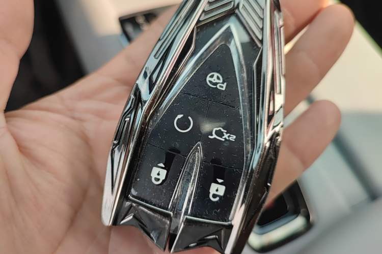 Used CHANGAN UNI-Z New Energy 2024 Blue Whale Smart Electric iDD 125km Excellence Model Vehicle Key