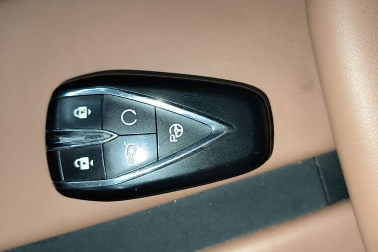 Used CHANGAN UNI-Z New Energy 2024 Blue Whale Smart Electric iDD 125km Excellence Model Vehicle Key