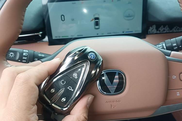Used CHANGAN UNI-Z New Energy 2024 Blue Whale Smart Electric iDD 125km Excellence Model Vehicle Key