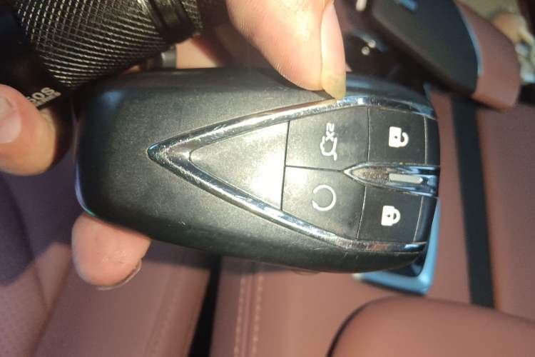 Used CHANGAN UNI-Z New Energy 2024 Blue Whale Smart Electric iDD 125km Beyond Edition Vehicle Key