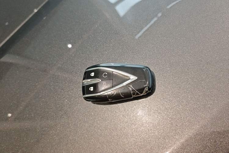 Used CHANGAN UNI-Z New Energy 2024 Blue Whale Smart Electric iDD 125km Beyond Edition Vehicle Key
