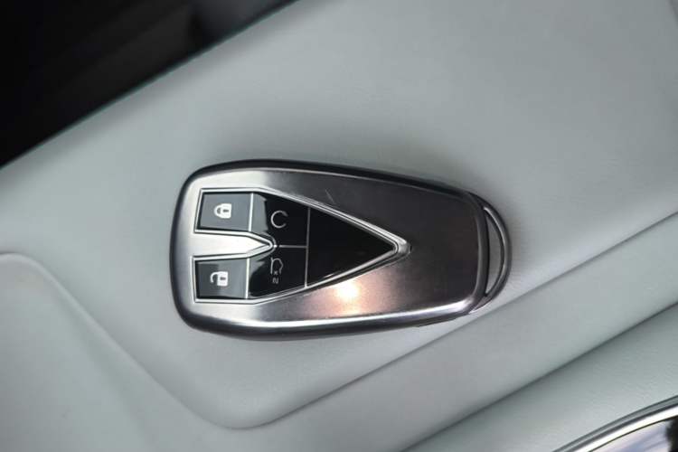Used CHANGAN UNI-Z New Energy 2024 Blue Whale Smart Electric iDD 125km Beyond Edition Vehicle Key