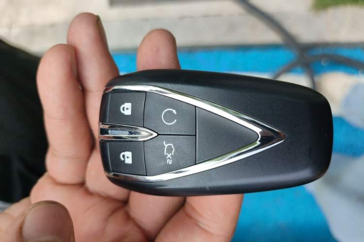 Used CHANGAN UNI-Z New Energy 2024 Blue Whale Smart Electric iDD 125km Beyond Edition Vehicle Key