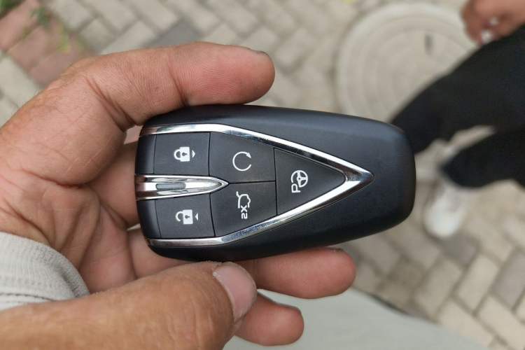 Used CHANGAN UNI-Z New Energy 2024 Blue Whale Smart Electric iDD 125km Excellence Model Vehicle Key