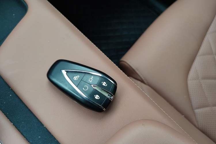 Used CHANGAN UNI-Z New Energy 2024 Blue Whale Smart Electric iDD 125km Excellence Model Vehicle Key
