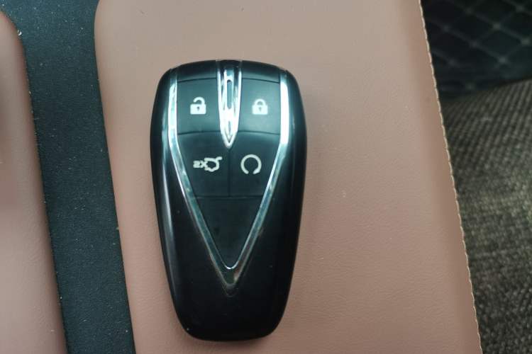 Used CHANGAN UNI-Z New Energy 2024 Blue Whale Smart Electric iDD 125km Beyond Edition Vehicle Key