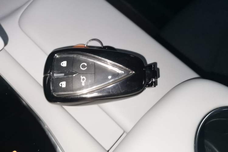 Used CHANGAN UNI-Z New Energy 2024 Blue Whale Smart Electric iDD 125km Beyond Edition Vehicle Key