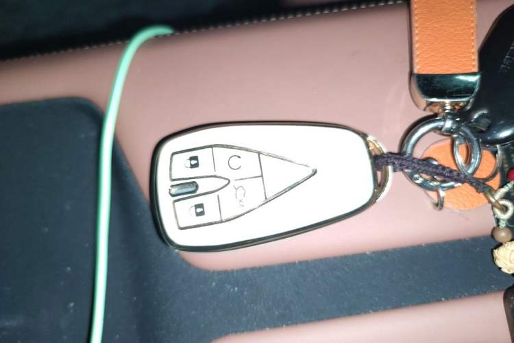 Used CHANGAN UNI-Z New Energy 2024 Blue Whale Smart Electric iDD 125km Beyond Edition Vehicle Key