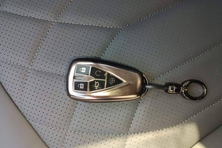 Used CHANGAN UNI-Z New Energy 2024 Blue Whale Smart Electric iDD 125km Excellence Model Vehicle Key