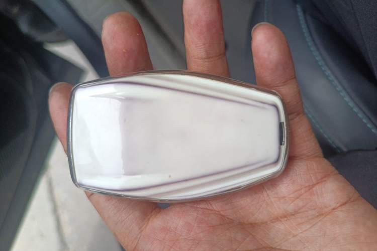 Used CHANGAN UNI-Z New Energy 2024 Blue Whale Smart Electric iDD 125km Excellence Model Vehicle Key