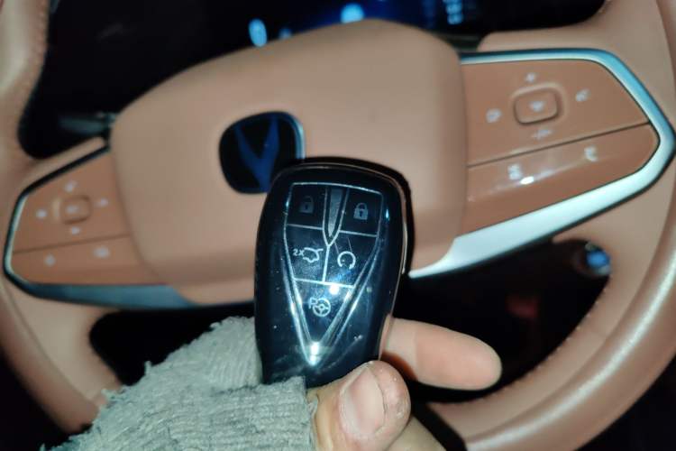 Used CHANGAN UNI-Z New Energy 2024 Blue Whale Smart Electric iDD 125km Excellence Model Vehicle Key