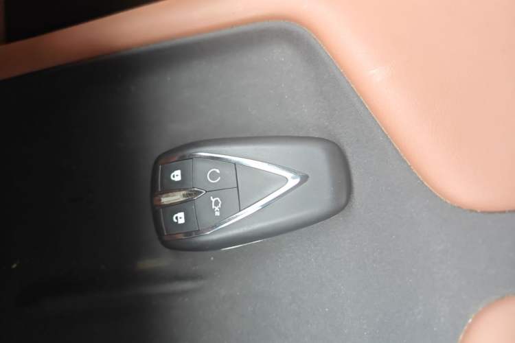 Used CHANGAN UNI-Z New Energy 2024 Blue Whale Smart Electric iDD 125km Beyond Edition Vehicle Key