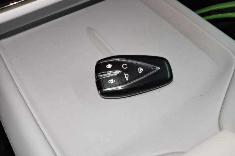 Used CHANGAN UNI-Z New Energy 2024 Blue Whale Smart Electric iDD 125km Excellence Model Vehicle Key