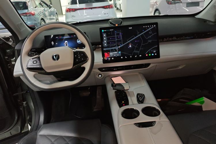 Used CHANGAN UNI-Z New Energy 2024 Blue Whale Smart Electric iDD 125km Excellence Model Center Console