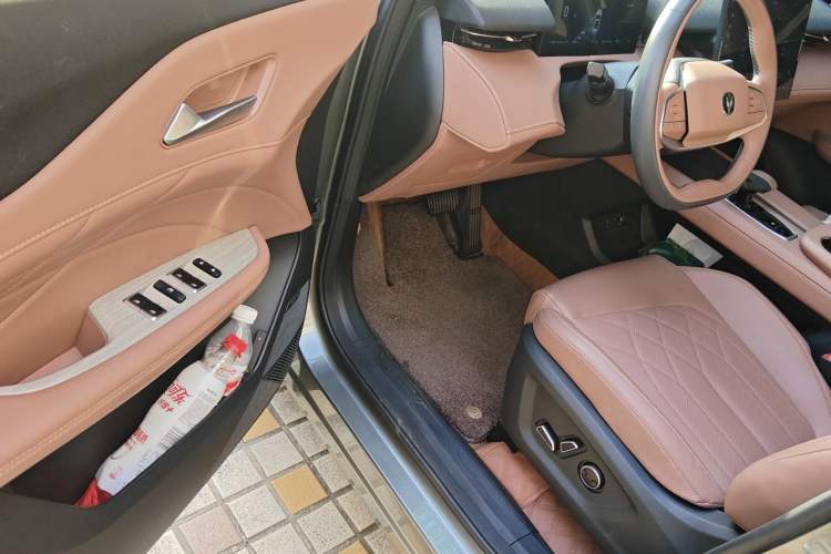 Used CHANGAN UNI-Z New Energy 2024 Blue Whale Smart Electric iDD 125km Excellence Model Driver Seat