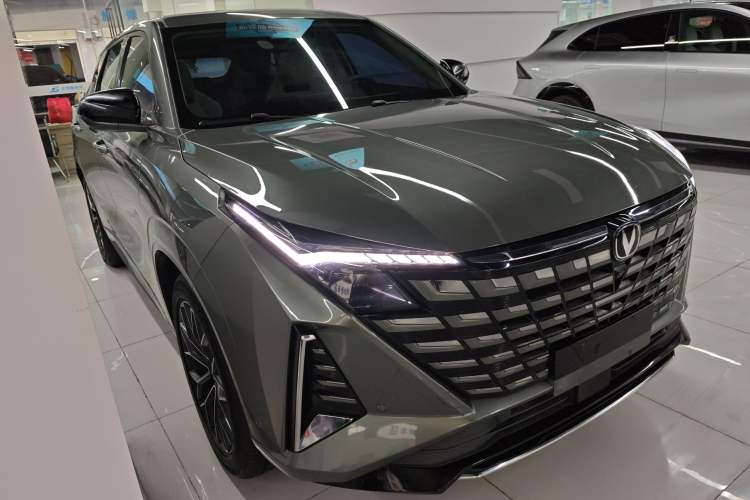 Used CHANGAN UNI-Z New Energy 2024 Blue Whale Smart Electric iDD 125km Excellence Model Exterior 1