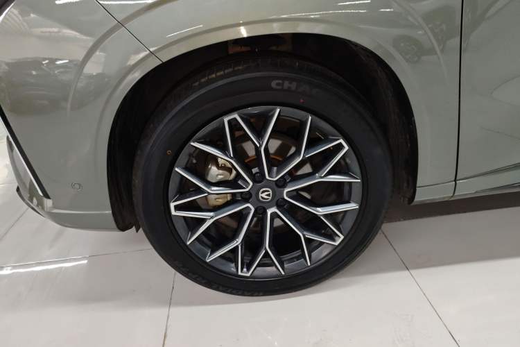 Used CHANGAN UNI-Z New Energy 2024 Blue Whale Smart Electric iDD 125km Excellence Model Exterior 4