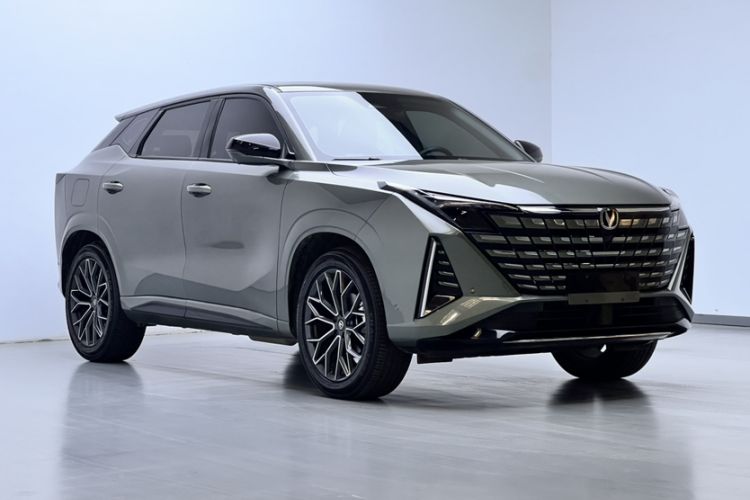 Used CHANGAN UNI-Z New Energy 2024 Blue Whale Smart Electric iDD 125km Excellence Model Exterior 4