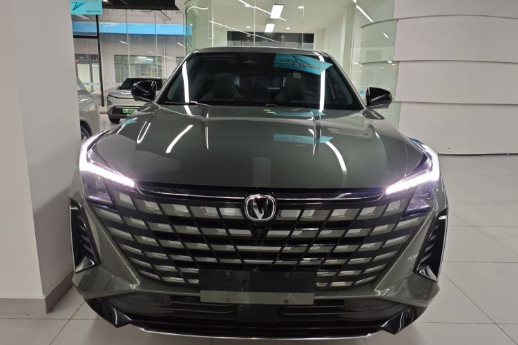 Used CHANGAN UNI-Z New Energy 2024 Blue Whale Smart Electric iDD 125km Excellence Model Front