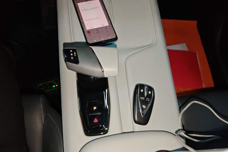Used CHANGAN UNI-Z New Energy 2024 Blue Whale Smart Electric iDD 125km Excellence Model Gear Lever