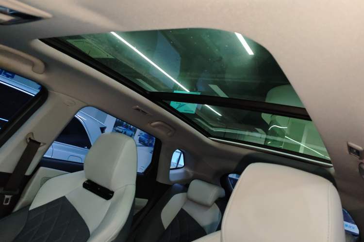 Used CHANGAN UNI-Z New Energy 2024 Blue Whale Smart Electric iDD 125km Excellence Model Headliner