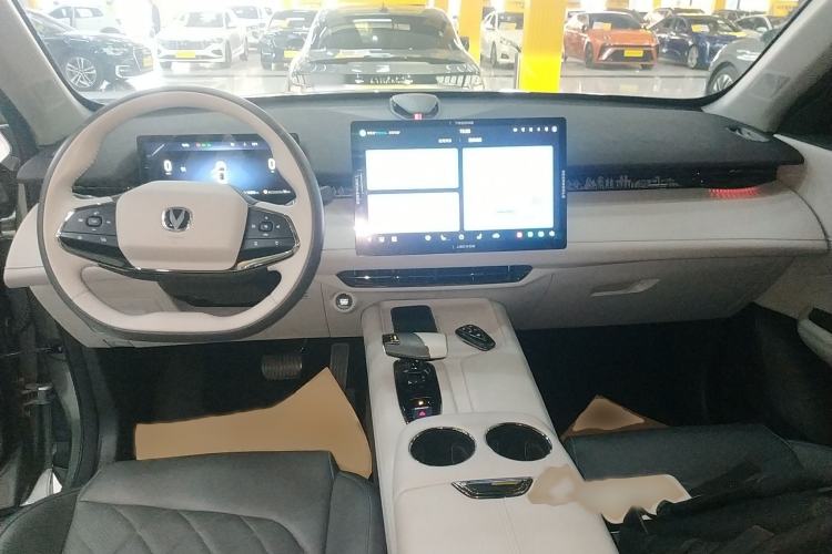 Used CHANGAN UNI-Z New Energy 2024 Blue Whale Smart Electric iDD 125km Excellence Model Interior 2