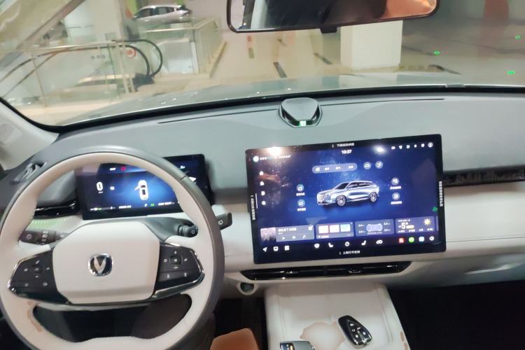 Used CHANGAN UNI-Z New Energy 2024 Blue Whale Smart Electric iDD 125km Excellence Model Interior 2
