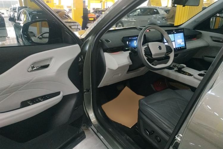 Used CHANGAN UNI-Z New Energy 2024 Blue Whale Smart Electric iDD 125km Excellence Model Interior 3