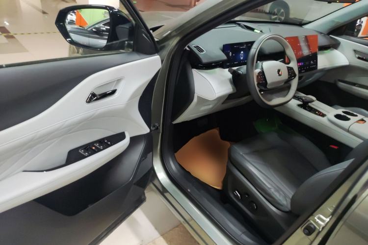 Used CHANGAN UNI-Z New Energy 2024 Blue Whale Smart Electric iDD 125km Excellence Model Interior 3
