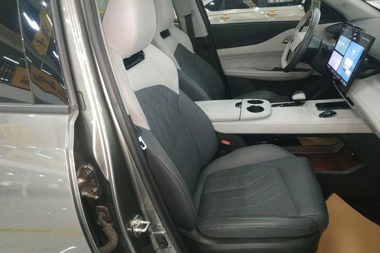 Used CHANGAN UNI-Z New Energy 2024 Blue Whale Smart Electric iDD 125km Excellence Model Right Front Seat