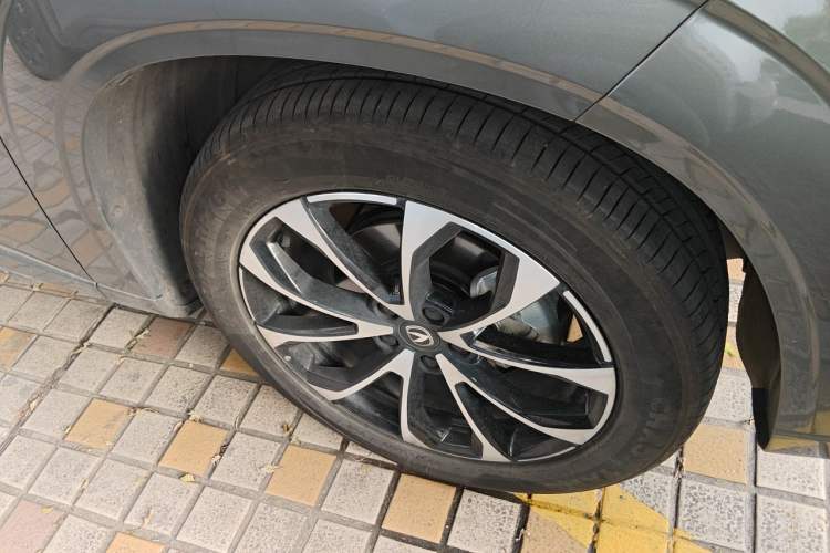 Used CHANGAN UNI-Z New Energy 2024 Blue Whale Smart Electric iDD 125km Excellence Model Right Front Wheel Hub