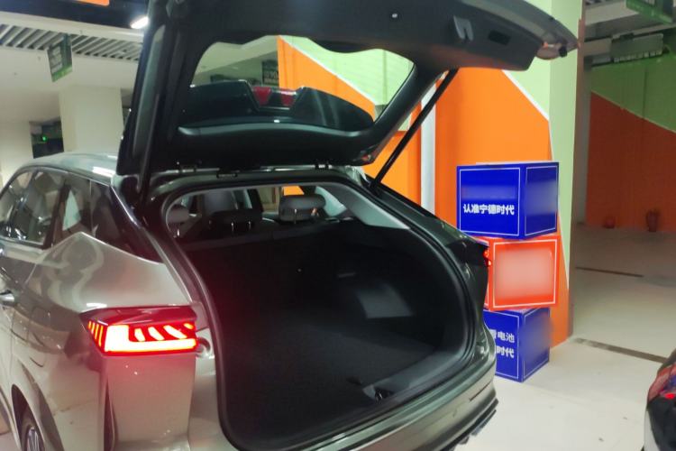 Used CHANGAN UNI-Z New Energy 2024 Blue Whale Smart Electric iDD 125km Excellence Model Trunk