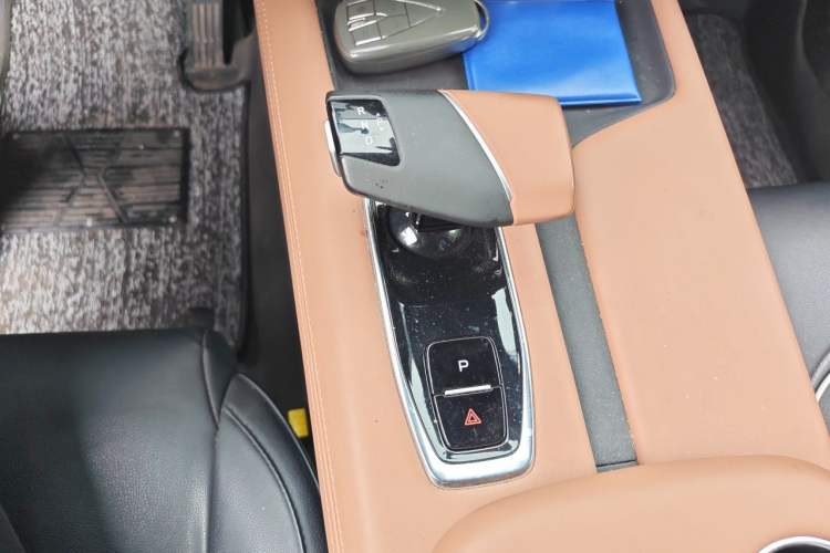Used CHANGAN UNI-Z New Energy 2024 Blue Whale Smart Electric iDD 125km Beyond Edition Gear Lever
