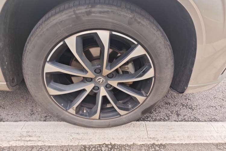 Used CHANGAN UNI-Z New Energy 2024 Blue Whale Smart Electric iDD 125km Beyond Edition Right Front Wheel Hub