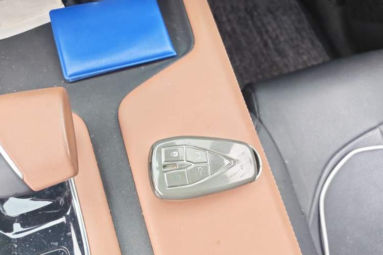 Used CHANGAN UNI-Z New Energy 2024 Blue Whale Smart Electric iDD 125km Beyond Edition Vehicle Key