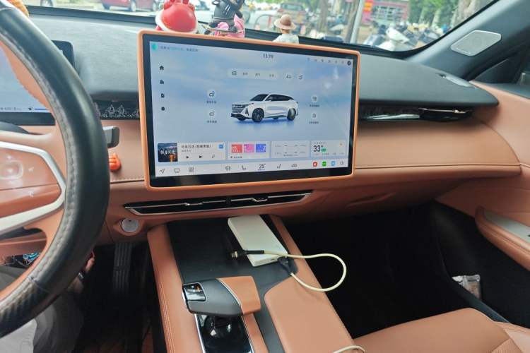 Used CHANGAN UNI-Z New Energy 2024 Blue Whale Smart Electric iDD 125km Excellence Model Audio And AC Panel
